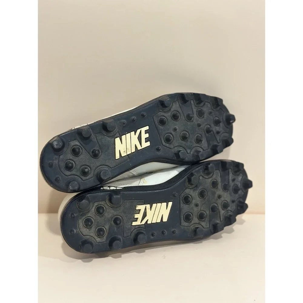 Nike Shark Cleats Size 10.5 (missing Laces)‎